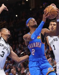 不容易，雷霆赛季第四战马刺终于取胜